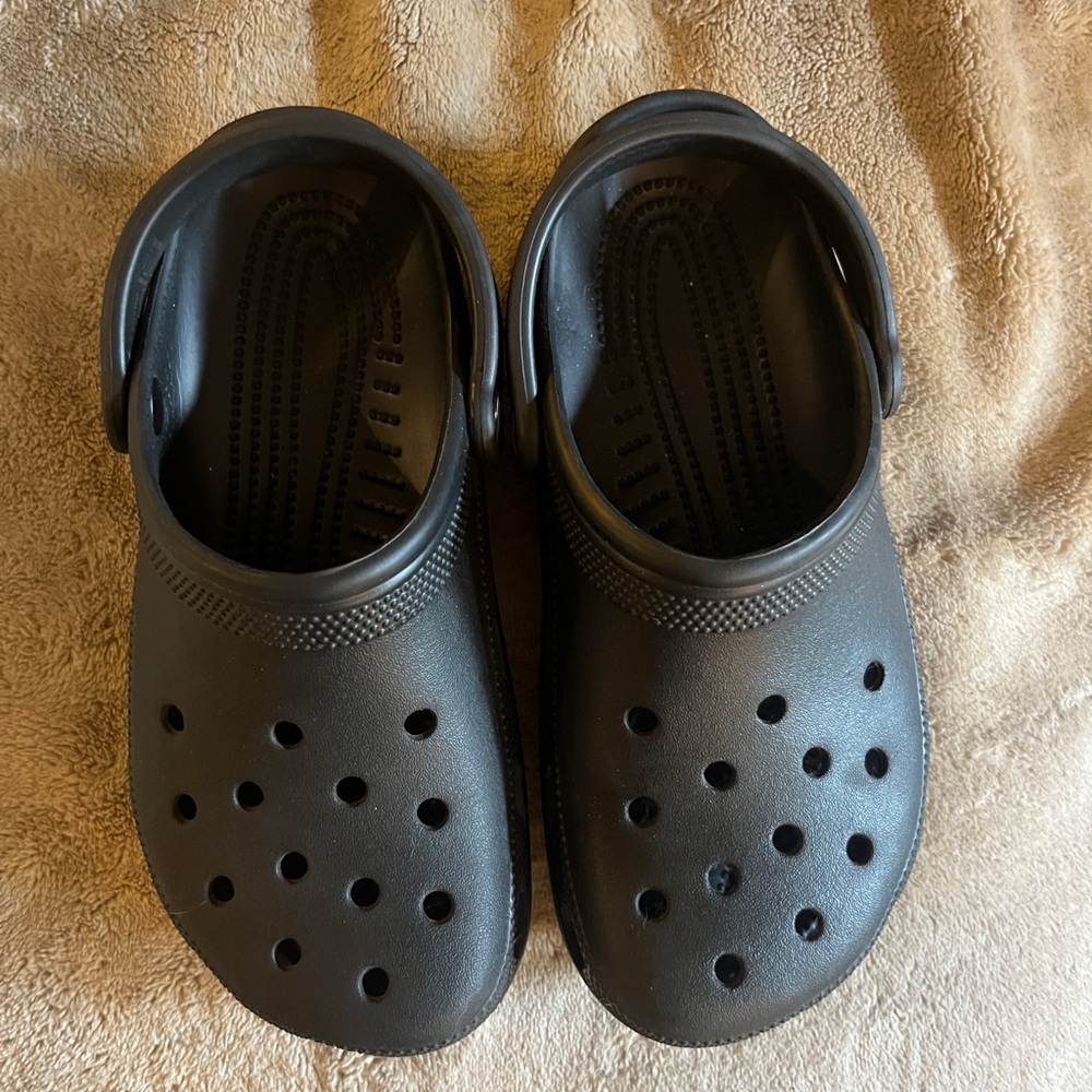 Black Crocs